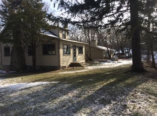 W329N6625 Forest Dr, Hartland, WI 53029