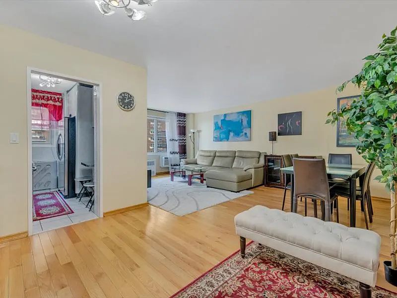 1st image of 2928 W 5th St APT 9F
