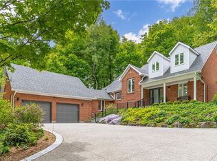 158 Sulphur Springs Rd, Hamilton, ON L9G 4T7