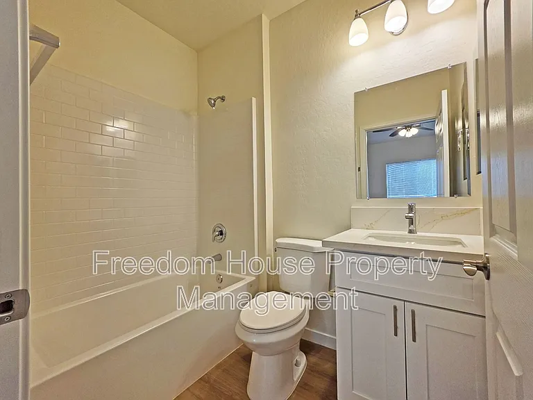 1701 Sycamore Ave #A — Photo 31
