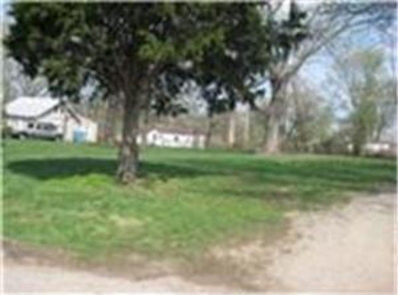 2nd image of 3217 Donnelly Ave