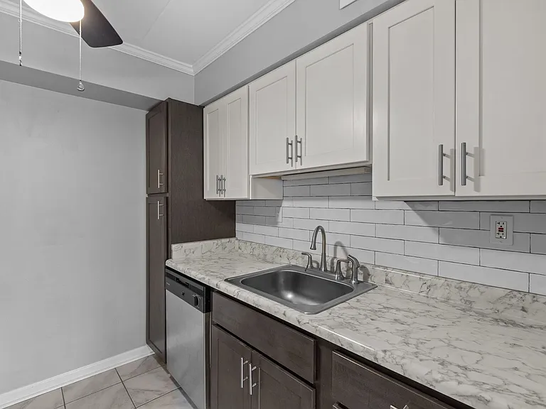 1005 Woodrow Ave #3F — Photo 5