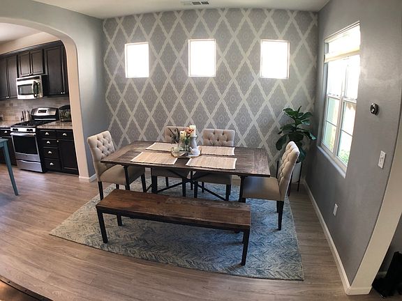 Dining Room (1st Floor)