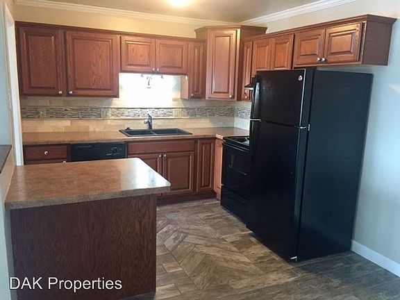 4th image of 107 Concord Pl APT 8