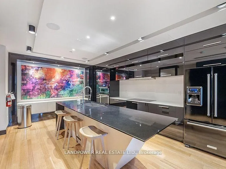 30 Roehampton Ave #313 — Photo 19