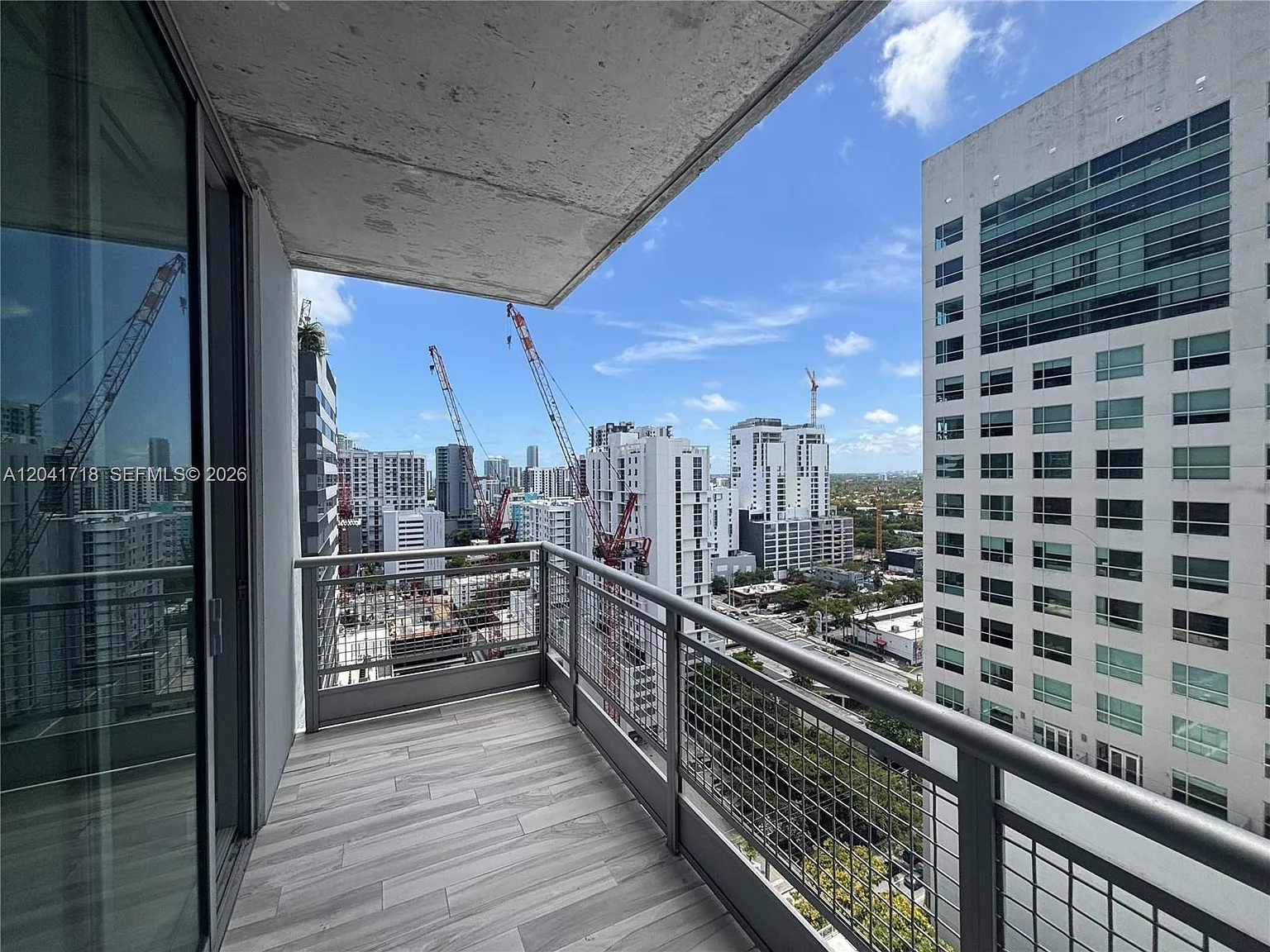 Neo Vertika Condo — Photo 4
