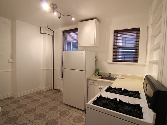 5th image of 1328 Corona St APT 2