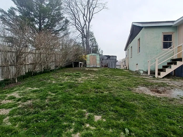 128 1/2 Trump Ave — Photo 3