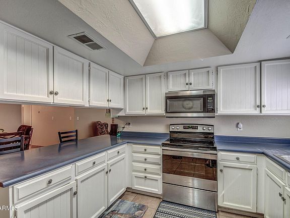 3rd image of 10404 W Calle Del Oro