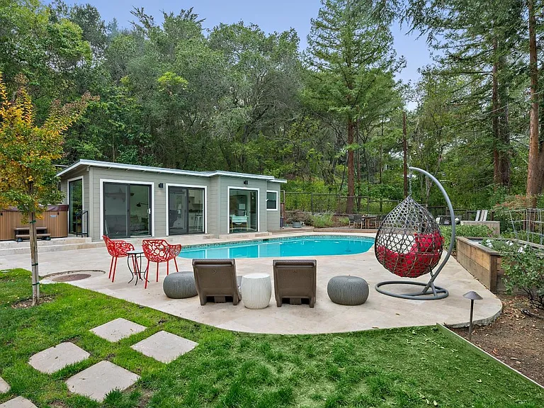 29 Eugenia Ln — Photo 34
