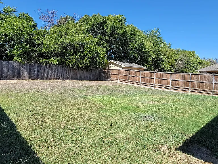 806 Bens Dr — Photo 16