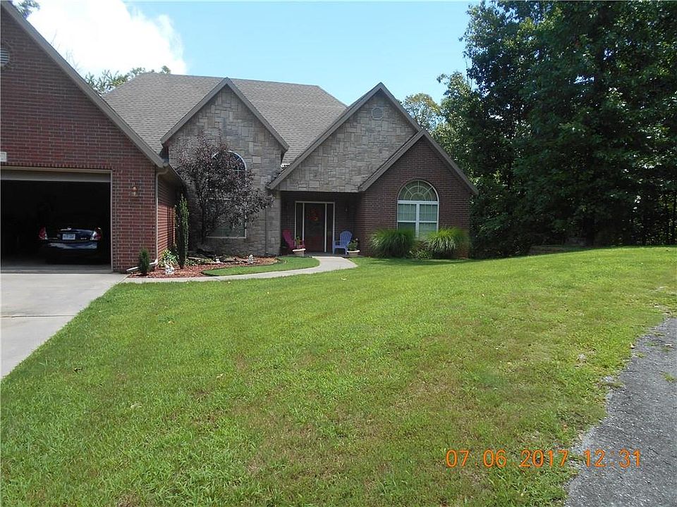 1st image of 15 Hornby Ln