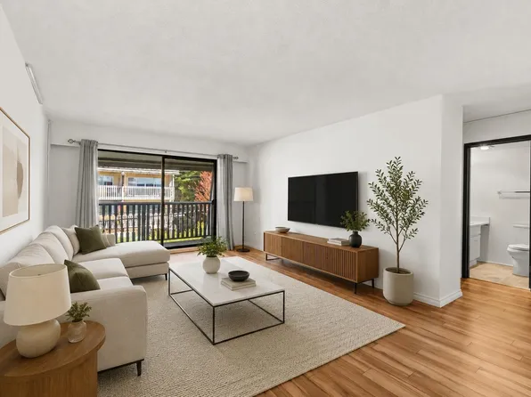 310 3rd St W #315, North Vancouver, BC V7M 1G4