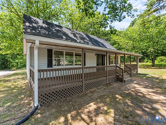 3rd image of 28 Hunters Ln