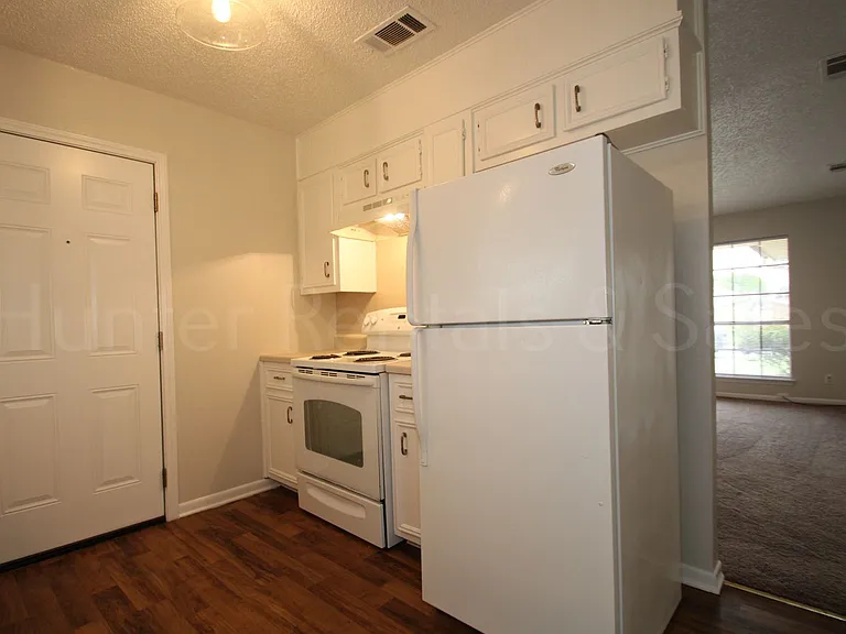 1905 Sherman Dr — Photo 10