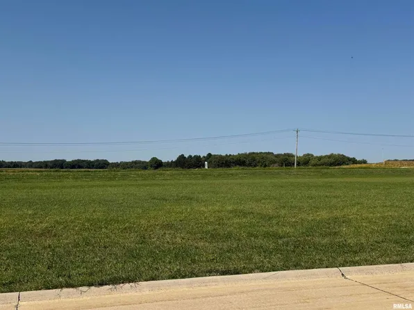 825 Book Ln, Geneseo, IL 61254