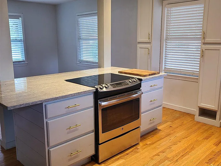 3706 N 12th Ave — Photo 14