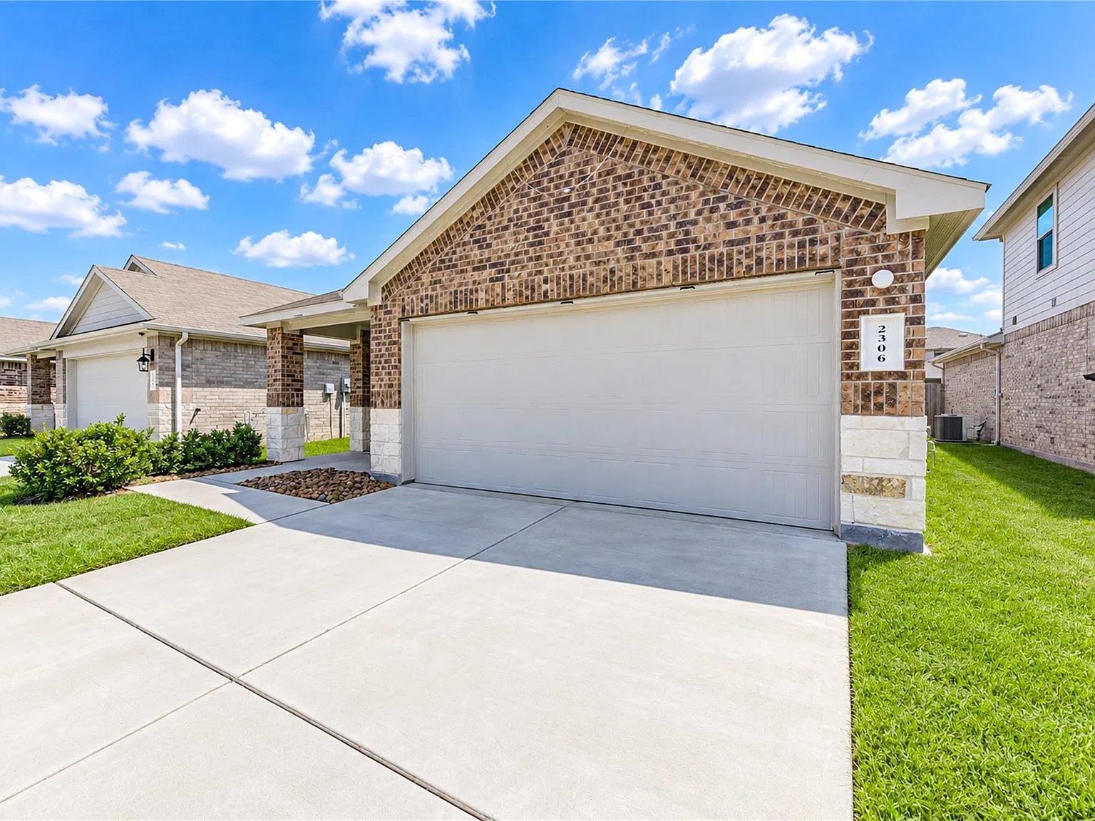 3 bed, 2.0 bath, 1545 sqft, $2,000 — Photo 2