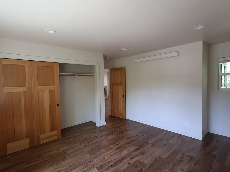 805 Donovan Ave — Photo 8