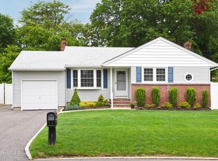 63 Tippin Dr, Huntington Station, NY