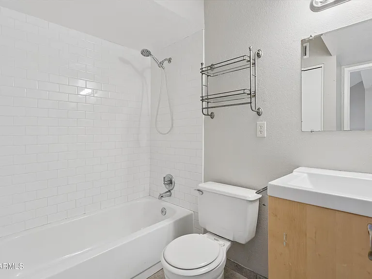 407 E Pecan Rd — Photo 18