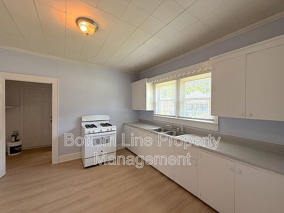 3rd image of 1912 Gum St