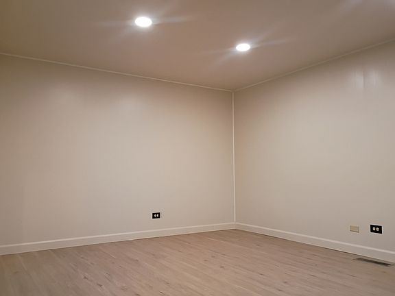 2nd image of 1301 Balmoral Ave