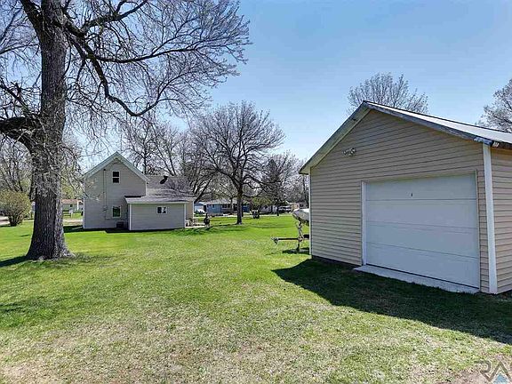 4th image of 307 N Feyder Ave