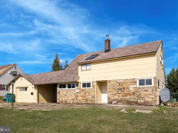 2 Granite Rd, Levittown, PA 19057