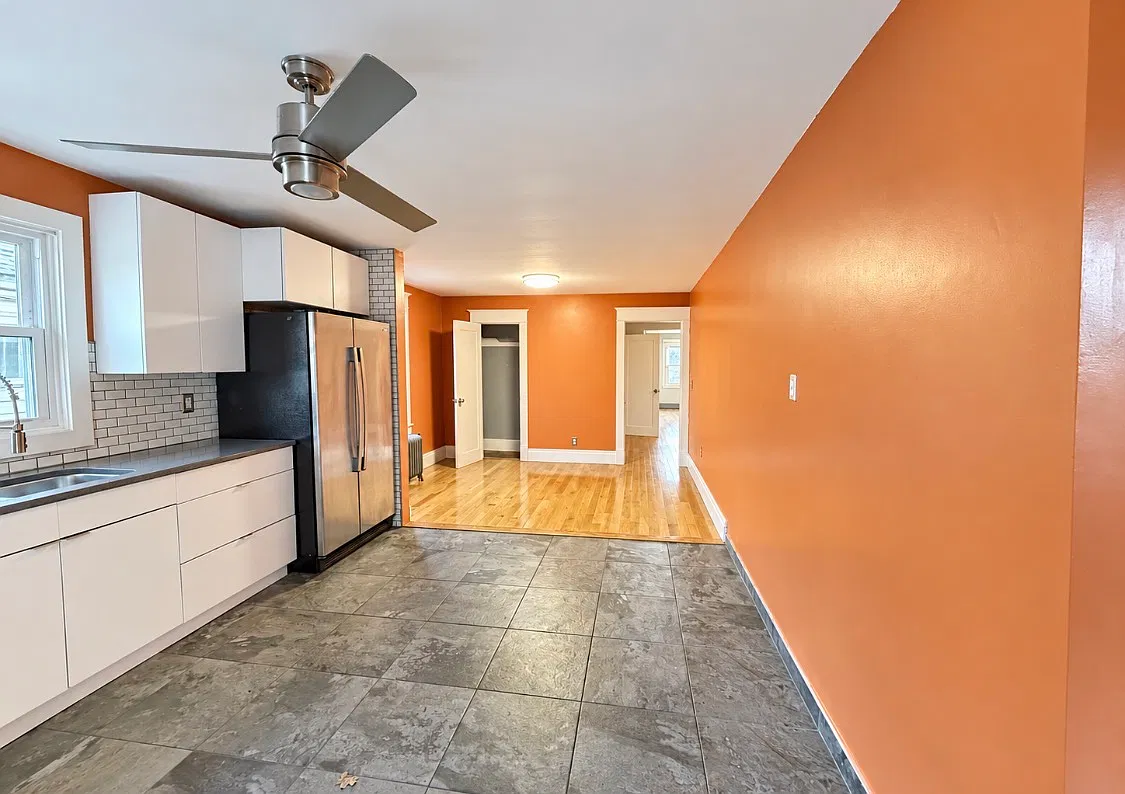 3 bed, 1.5 bath, 1550 sqft, $2,300 — Photo 2