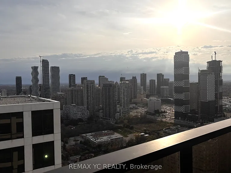 30 Elm Dr W #Penthouse 06 — Photo 21