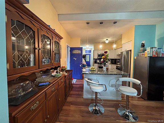 5th image of 323 Clinton Avenue