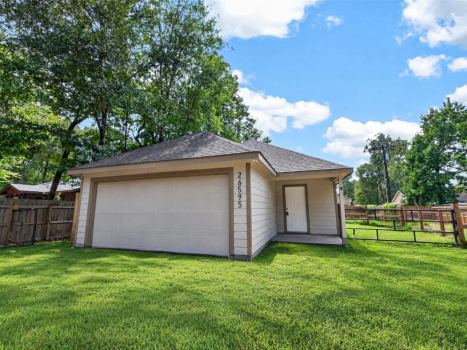 3 bed, 2.0 bath, 1477 sqft, $1,695 — Photo 4