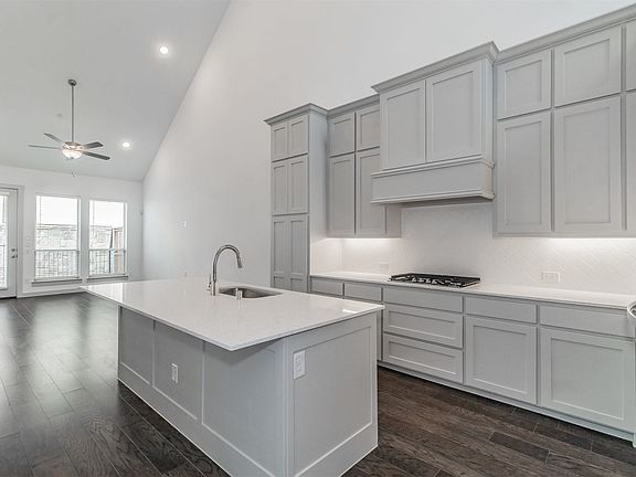 3rd image of 123 Claire Dr