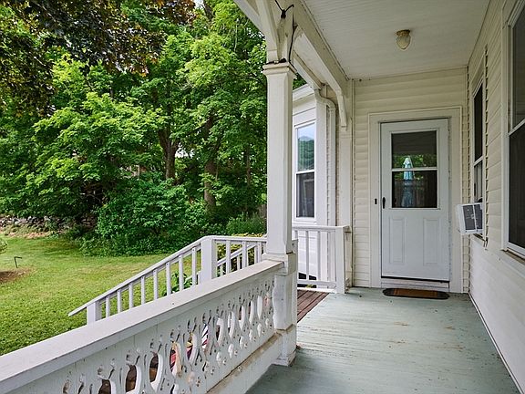 4th image of 2 Pleasant St