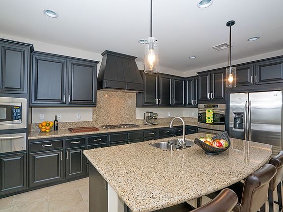 5th image of 1291 Holmgrove Dr