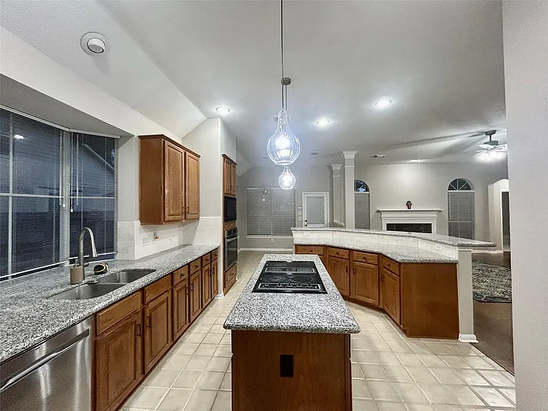 16807 Laguna Springs Dr — Photo 19