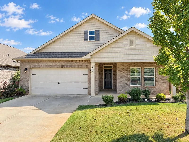 4 bed, 3.0 bath, 2108 sqft, $2,150 — Photo 1