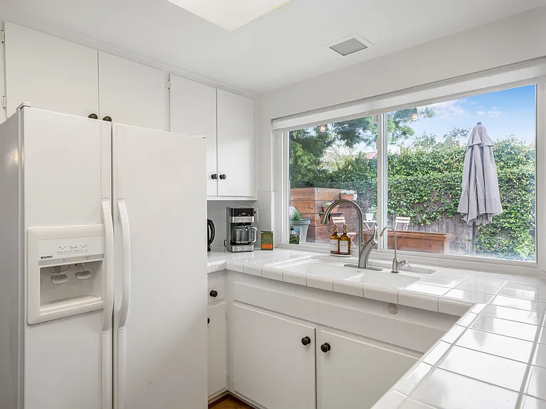 612 Calle De Los Amigos — Photo 6