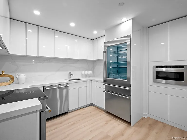1188 King St #105 — Photo 23