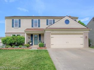 2379 W Roundtable Dr, Canton, MI 48188