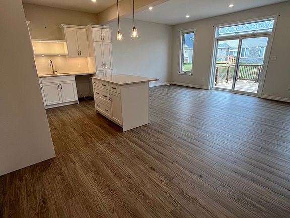 5th image of 224 Renaissance Dr