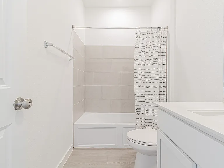 Bathroom 2 (Guest)