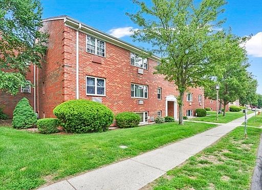 1st image of 272 Regency Park Dr