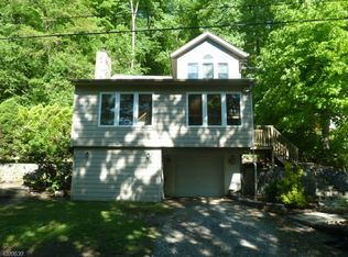 22 Cliff Rd, West Milford, NJ 07480