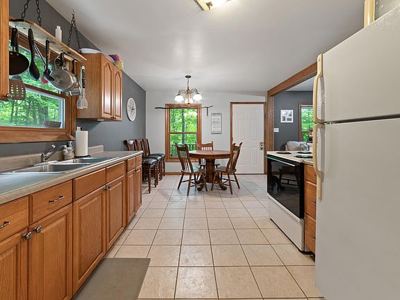 3rd image of 6586 Breezewood Dr