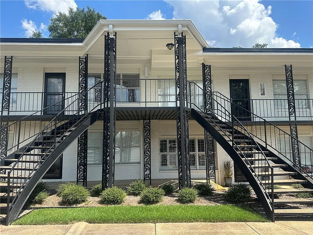 2 bed, 2.0 bath, 1024 sqft, $1,600 — Photo 1