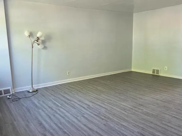 6749 E Roosevelt Blvd, Philadelphia, PA 19149