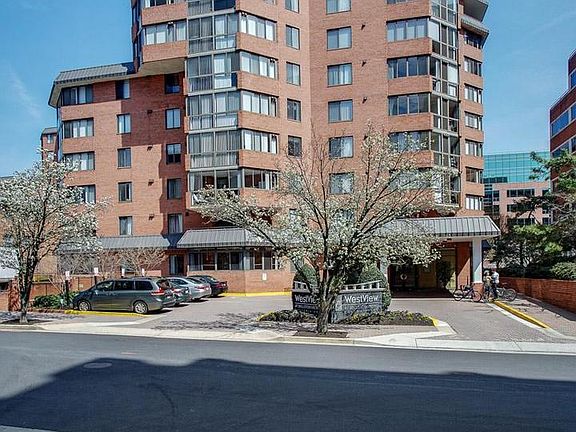 3rd image of 1001 N Vermont St APT 504