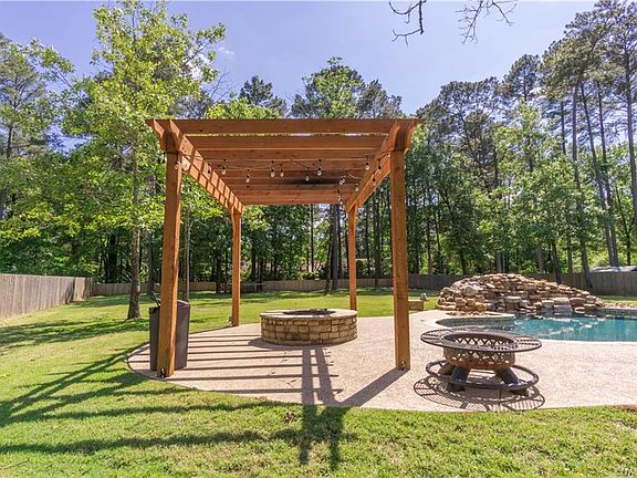 3rd image of 5 Chapel Creek Ln
